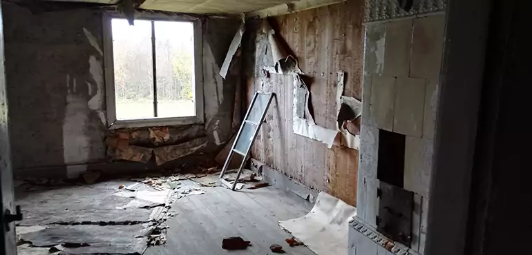 Why Selling a Distressed House Through Traditional Methods Fails in Raleigh